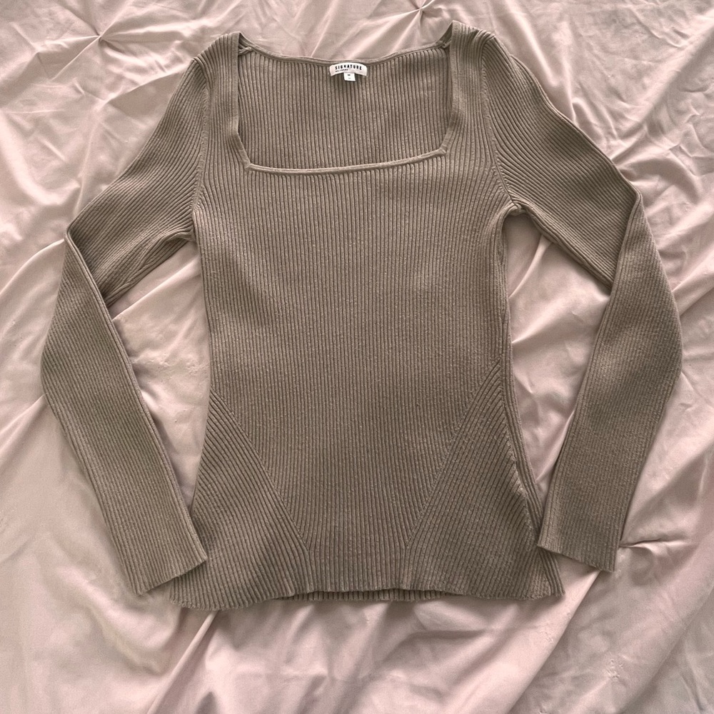 SIGNATURE long sleeve top